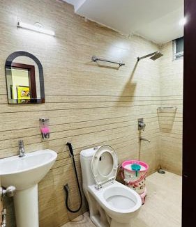 Azamgarh Hotel | Hotel Raj Palace