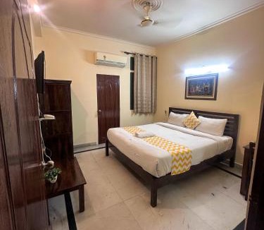 Amer Fort Road Hotel | Hotel Roselle Heights