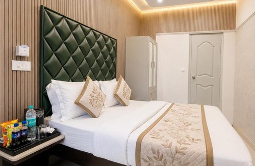 Jangpura Hotel | Hotel Satwah Luxe Stay - 1 Minute From Nizamuddin Railway Station And India Gate