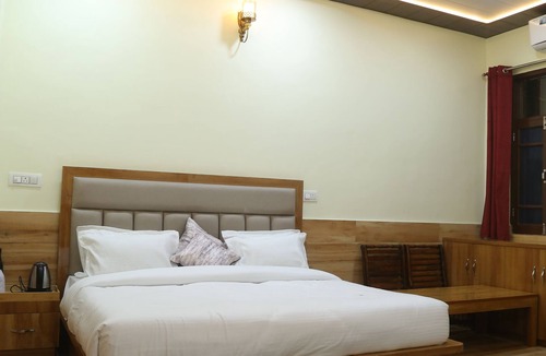 Palampur Hotel | Hotel Shani - Punjabi Rasoi
