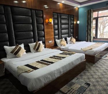 Srinagar Hotel | Hotel Shuhrah-I-Afaq - Near Srinagar Airport