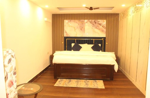 Hauz Khas Hotel | Hotel Shyama International