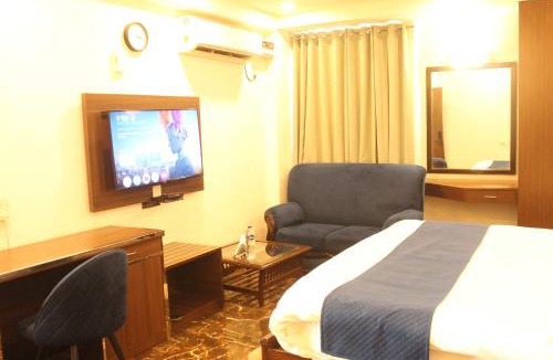 Hauz Khas Hotel | Hotel Shyama International