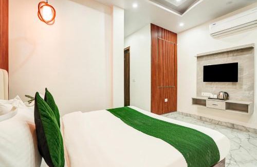 Delhi Hotel | Hotel Solaris Retreat By The Arrow