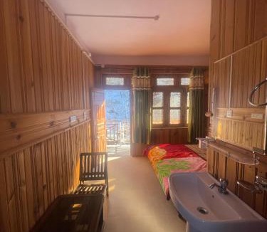 Rohru Hotel | Hotel SSS The Chanshal Retreat