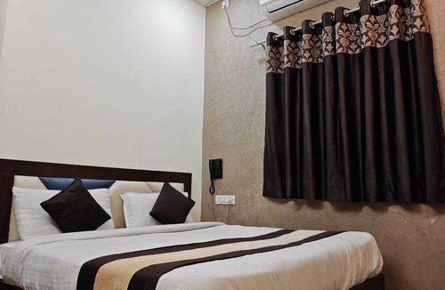 Mayapur Hotel | Hotel Sudarshan