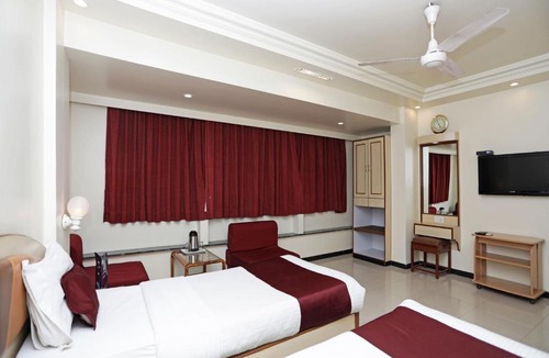 Sadashiv Peth Hotel | Hotel Suyash Deluxe