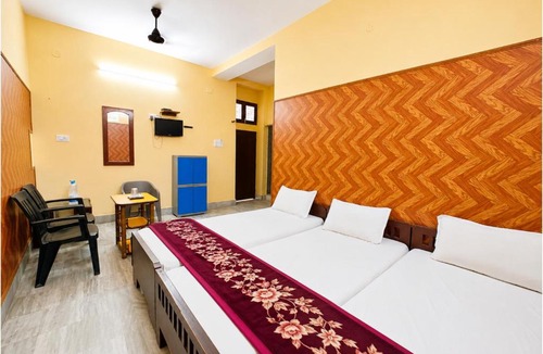 Varanasi Hotel | Hotel Teerth Resort - Just 2 Minutes from Kashi Vishwanath Temple ! Premium Rooms, Family Stay, Free Wi-Fi, & 24x7 Guest Services