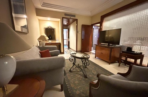 Barakhamba Hotel | Hotel The Hans - Connaught Place, New Delhi