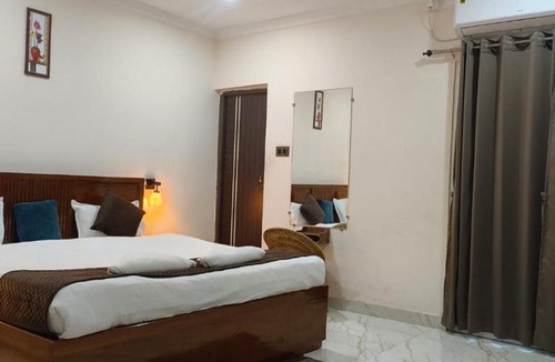 Sualkuchi Hotel | Hotel Tropical Inn near Downtown