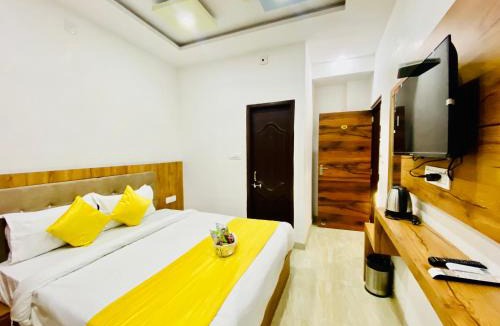 Lake Swaroop Sagar Hotel | Hotel Vallabhgarh at Pichola Lake Nathi Ghat Brahmpole Udaipur