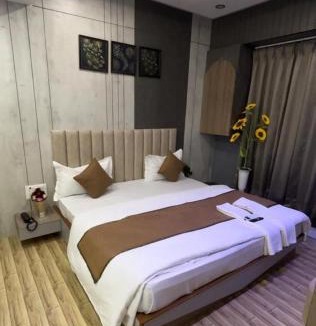 Surat Hotel | hotel we rooms