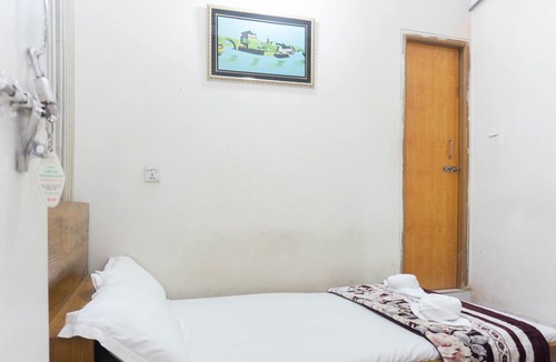 Dhaka Hotel | Hotel White House International Residential - Standard Single - AC
