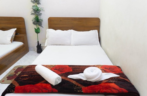 Dhaka Hotel | Hotel White House International - Standard Family Room - Non AC