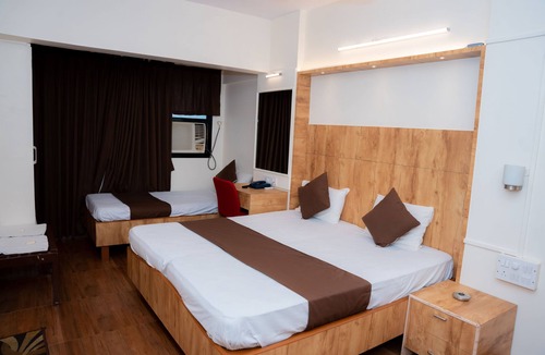 Goregaon West Hotel | HOTEL WOODLAND