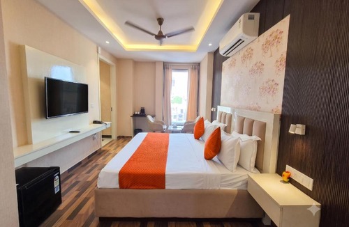 Noida Hotel | Hotel Zenzero Stay - Sector 19, Noida