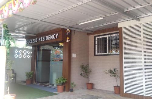 Kopar Khairane Hotel | Hotels In Ghansoli With Air Conditioner, Smoking, Laundry