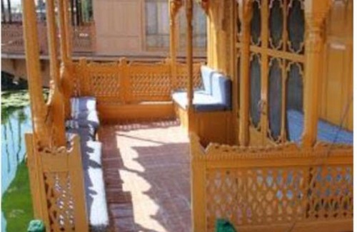 Dal Lake Boat Rental | Houseboat Acropolis