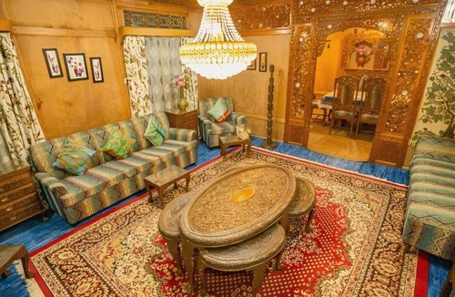 Dal Lake Hotel | Houseboat Danish palace