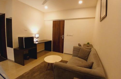 Wakad Hotel | Housr Wakad Pune, Hinjawadi Road