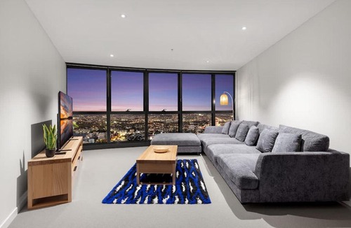 Brisbane Central Business District Apartment | HUGE 3bed 3Bath Skyhigh view
