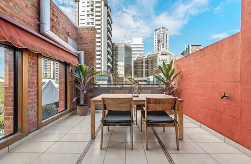 Spring Hill Apartment | Iconic Warehouse Apartment~CBDEdge~2Bed/2Bath/1Car
