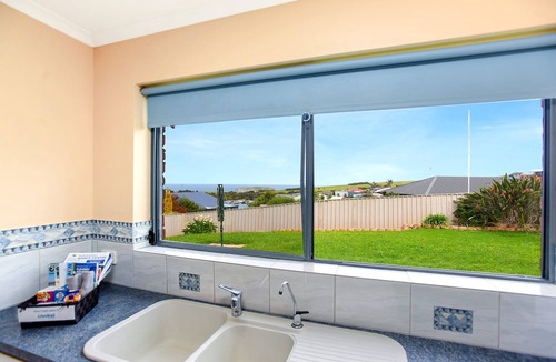 Encounter Bay House | Ideal for 28+ Night Extended Holidays | Pets Welcome, Ocean Views, Wi-Fi, Southern Right Crescent, 12 Guests