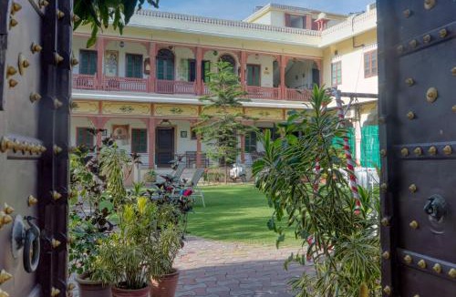 Paschim Vihar House | Ikshana Boutique