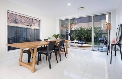 Albury House | Immaculate & Impressive Irvington Villa - Stunning four bedroom home in central Albury