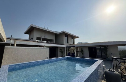 Alibaug Villa | Ivory House, Alibaug by Ebony Stays | Peaceful 4BHK Villa with Pool & Garden