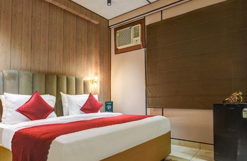 Jangpura Hotel | J Residency with Free Pickup from Nizamudin Railway Station 12 PM TO 6 PM