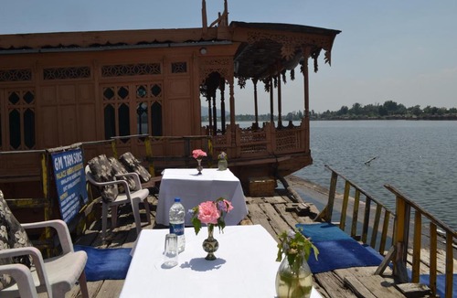 Sudarbal Boat Rental | Jackson Heights Houseboats