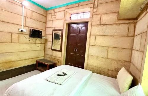 Amar Sagar Pol Hotel | Jaisalmer sunset Homestay