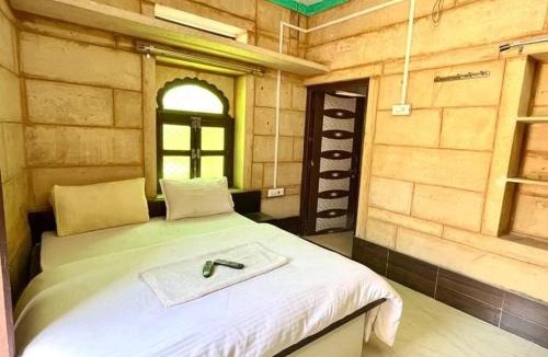 Amar Sagar Pol Hotel | Jaisalmer sunset Homestay