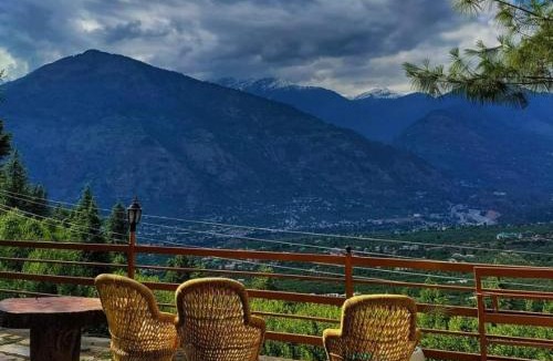 Manali Ski Chalet | Jana Trails - Kath Kuni Duplex Chalet with Valley View