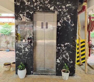 Sualkuchi Hotel | JD Grand Inn