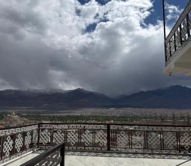 Leh House | Jhi-Dhey Guest House