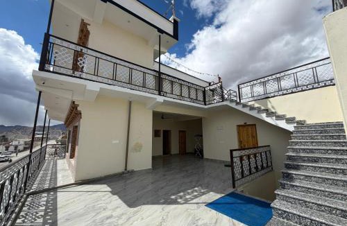Leh House | Jhi-Dhey Guest House
