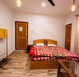 Srinagar Hostel | John's Homestay Srinagar - Stay Ride Hike