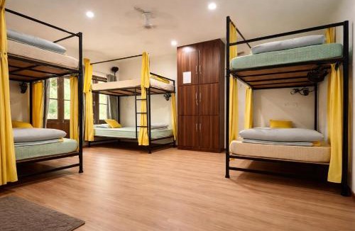 Srinagar Hostel | John's Homestay Srinagar - Stay Ride Hike