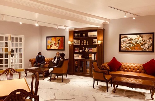 Connaught Place Hotel | Jukaso Inn Down Town