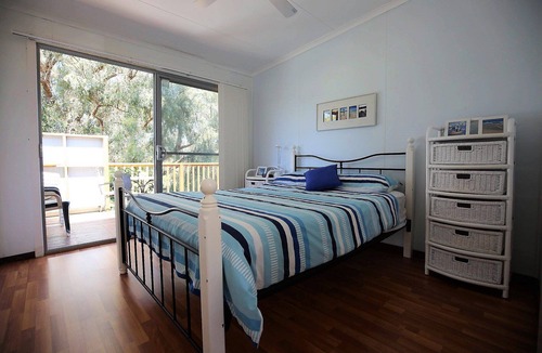 Guilderton House | Just Beachy - Quiet & Relaxing - comfortable beach cottage