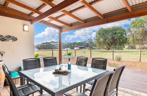 Margaret River House | Kangaroo Retreat - *10 acres, bush retreat, 3kms to Margaret River town centre*
