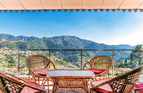 Dharampur Apartment | Kasauli Edge Apt with Balcony