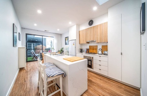 Tonsley House | Kashida - Persian-Style Townhouse with Office
