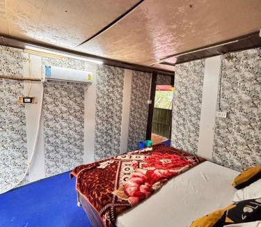 Khattalwada House | KD Homestay ganga view