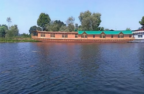 Nagin Bagh Hotel | Kings Houseboats