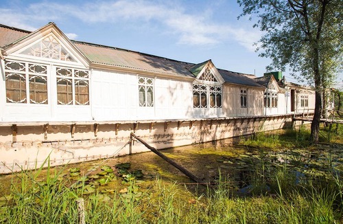 Nagin Bagh Hotel | Kings Houseboats