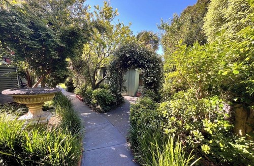 Glen Waverley House | KozyGuru | Glen Waverley | Quiet Home Near Park