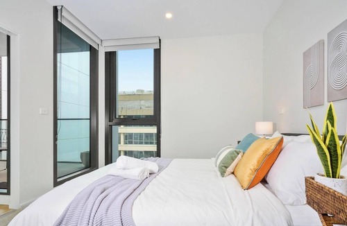 Moonee Ponds Apartment | KozyGuru | Moonee Ponds | Modern 1 Bed Apt Parking